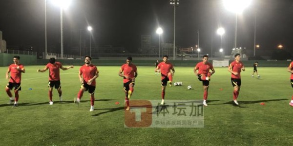 500彩票网官方-尹鸿博董春雨因小伤调整 国足昨晚训练下调强度