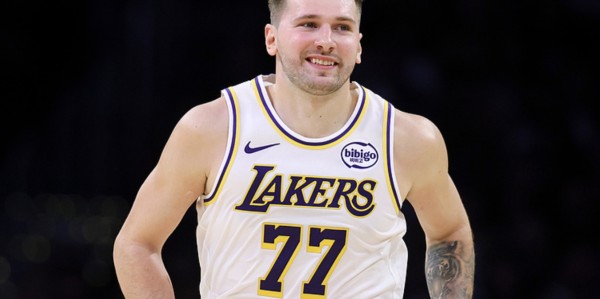 500彩票网官方-西部排名又乱了：独行侠创NBA奇迹，湖人收大礼，5队排名互换